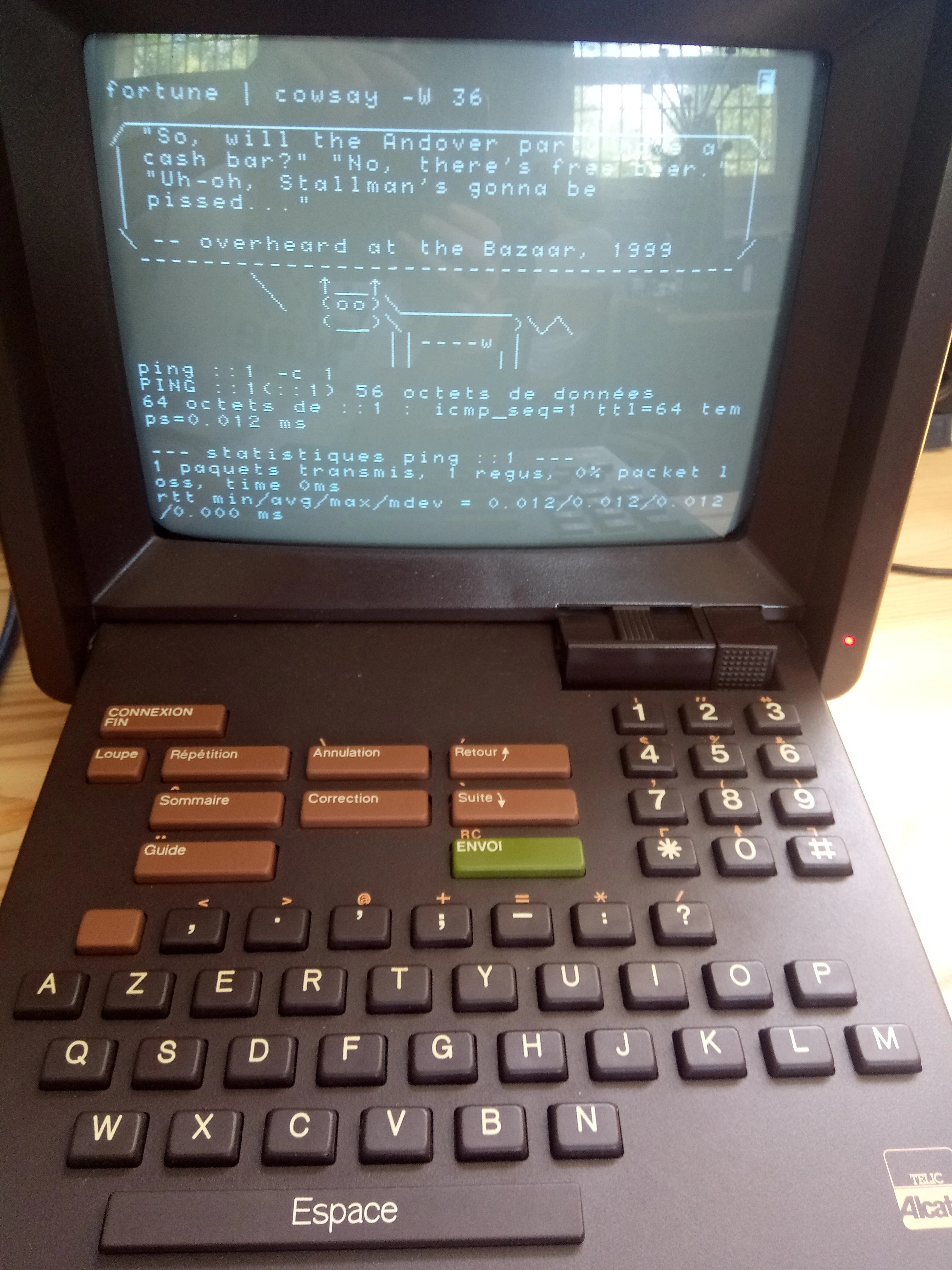 Minitel affichant le logo de Rust.